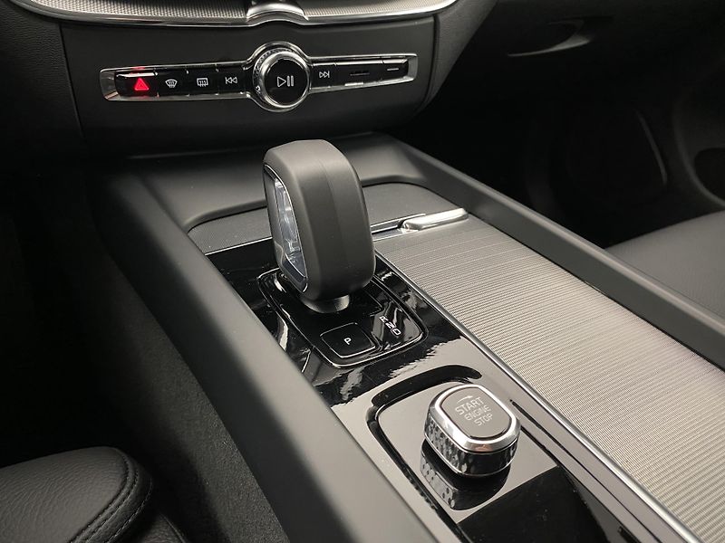 Volvo XC60 B4 AWD DARK PLUS AUT  - fotka 27 z 53