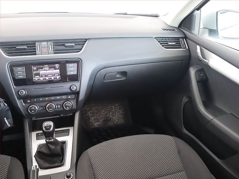 Škoda Octavia (2016) 1.6 TDI, Serv.kniha, Tempomat - fotka 8 z 19