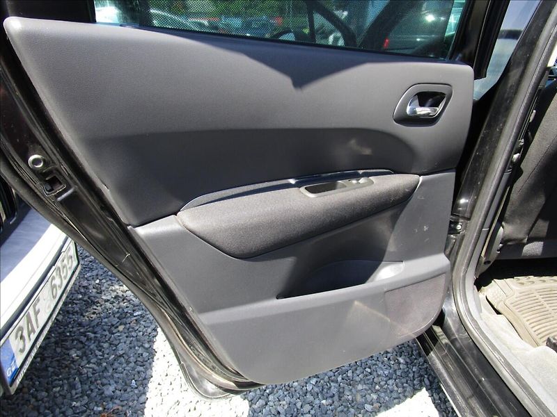 Peugeot 5008 1.6 THP aut. Klima, 7 míst - fotka 31 z 50