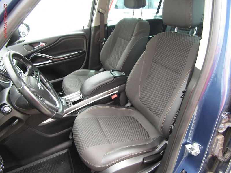 Opel Zafira (2016) 2.0 CDTi, ČR, AT, park.asist - fotka 9 z 22
