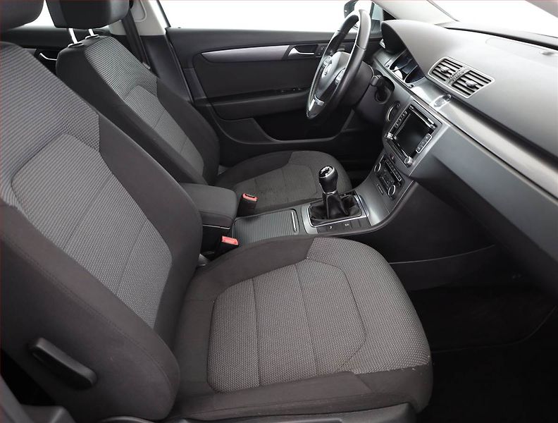 Volkswagen Passat (2011) 2.0 TDI, Tempomat - fotka 7 z 18