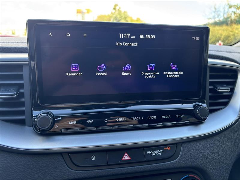 Kia Ceed 1,5 TGDi TOP ZÁRUKA TOP STAV - fotka 21 z 42