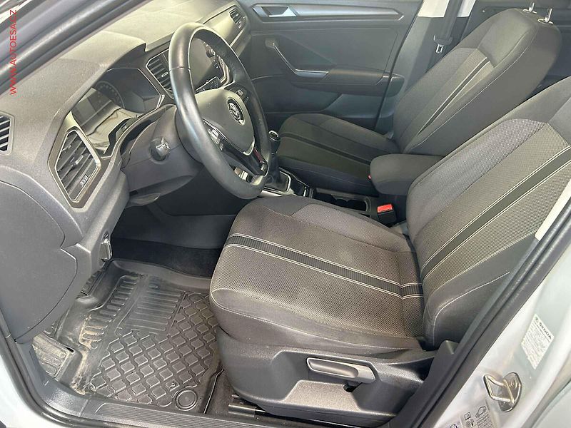 Volkswagen T-Roc (2018) 1.5TSi, autoAC - fotka 9 z 15