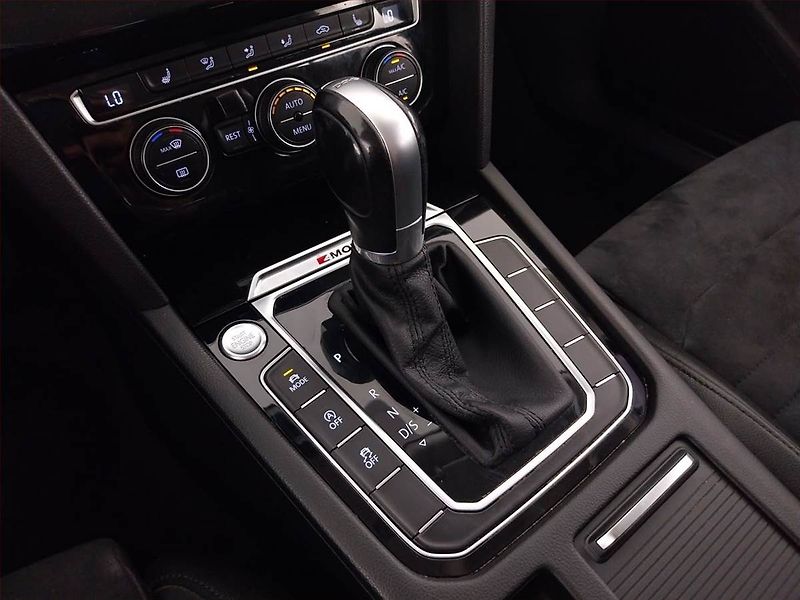 Volkswagen Passat (2015) Highline 2.0 BiTDI, 4X4 - fotka 23 z 29