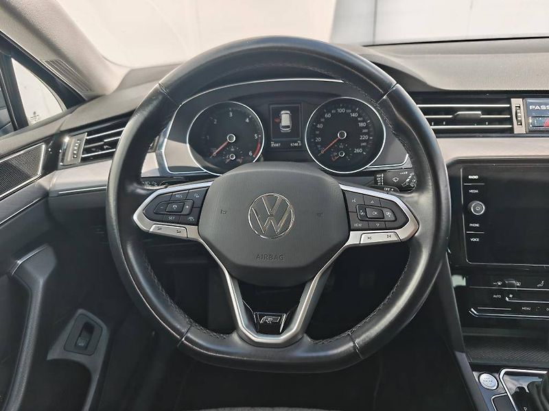 Volkswagen Passat Business  2,0TDi - fotka 12 z 23