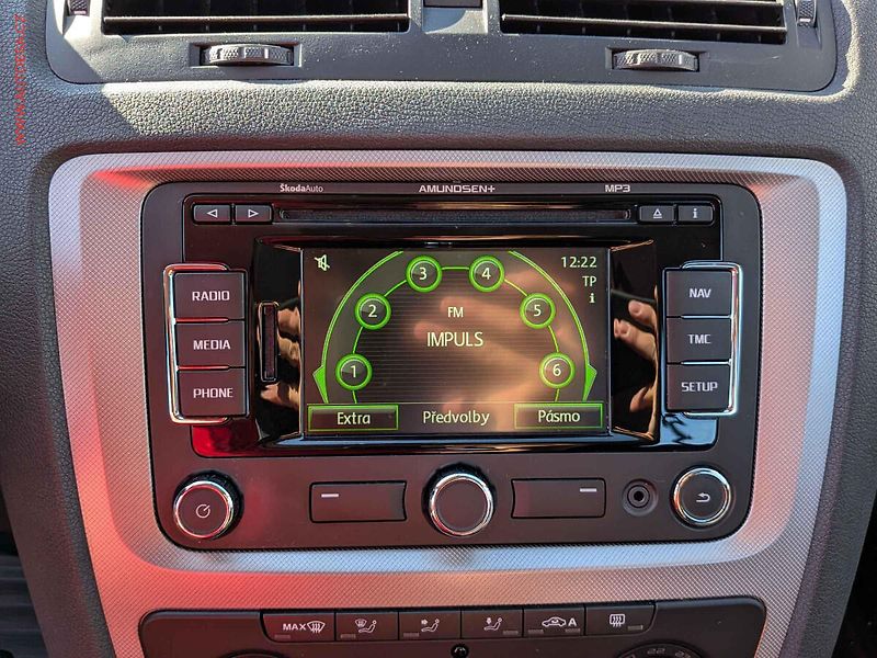 Škoda Octavia (2013) 1.4TSi, Ele, výhř.sed. - fotka 11 z 15