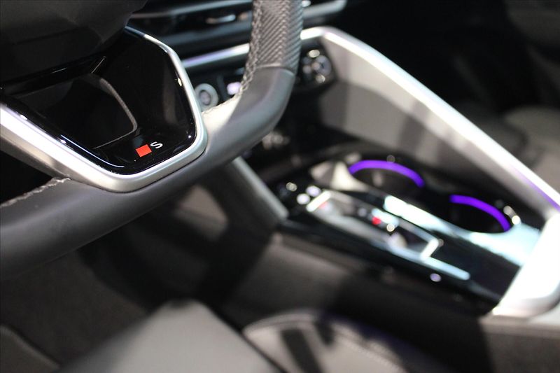 Audi Q5 TFSI quattro 150 kW S Line Tec - fotka 16 z 40