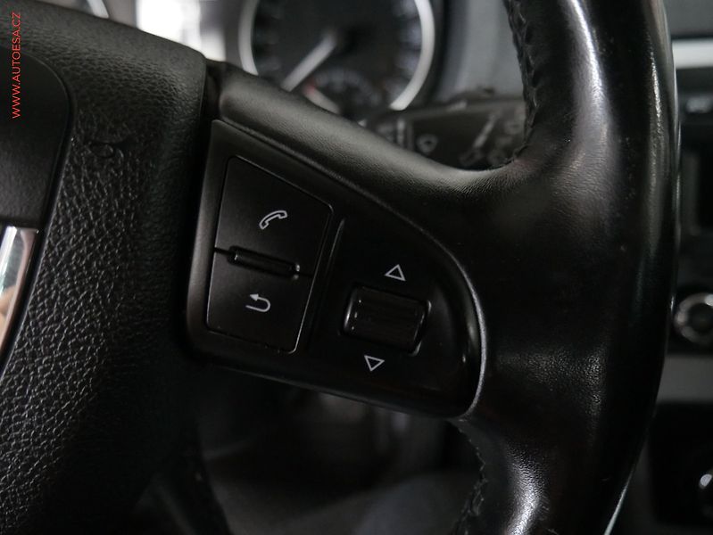 Škoda Octavia (2012) 1.6 TDi, autoAC - fotka 14 z 19