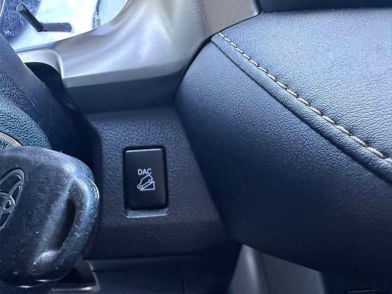 Toyota RAV4 (2015) 2.0i 4x4/Tažné/Kamera/Tempomat - fotka 26 z 28