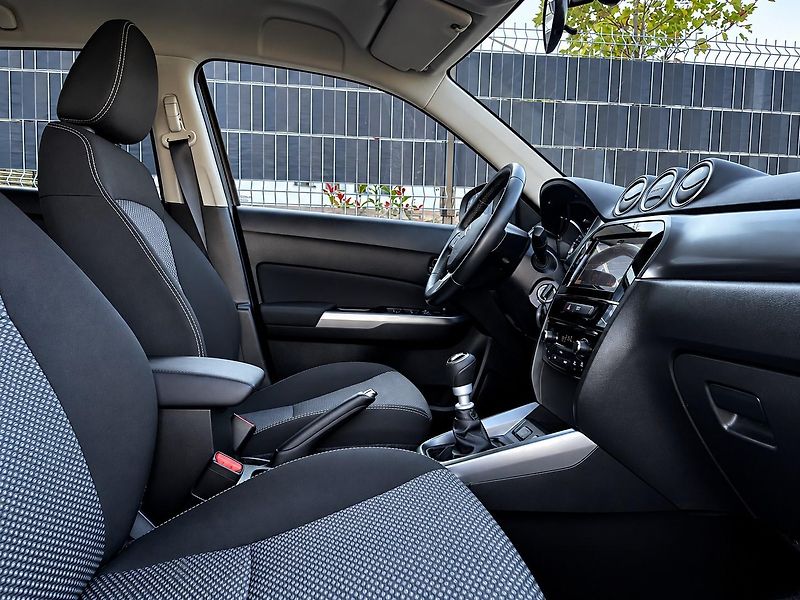 Suzuki Vitara (2020) 1.4 BoosterJet 103 kW  - fotka 12 z 26