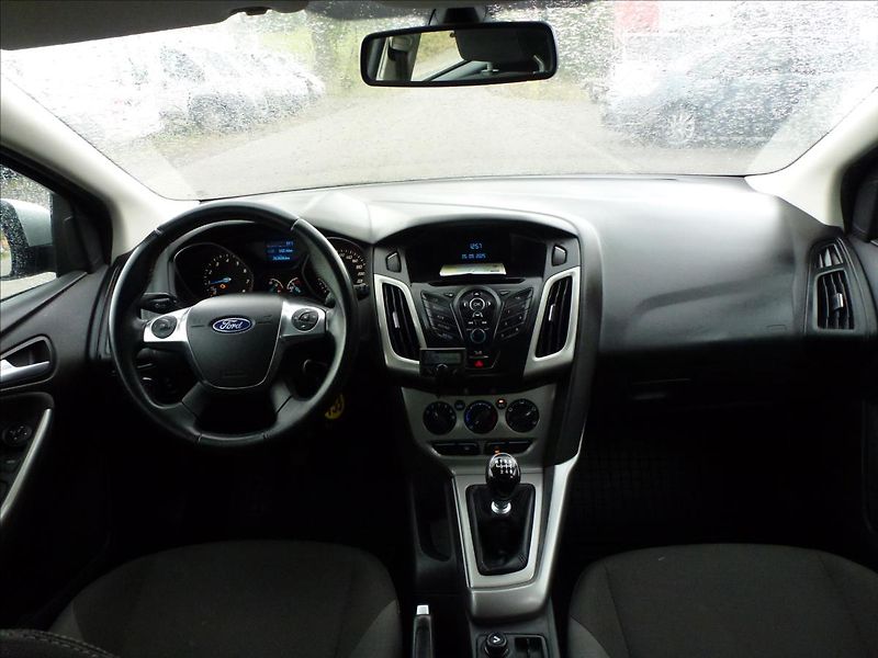 Ford Focus 1,6 16V Eco 150HP - fotka 26 z 41