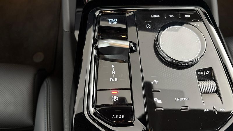 BMW i5 40 AUT eDrive M-paket Touring - fotka 27 z 33