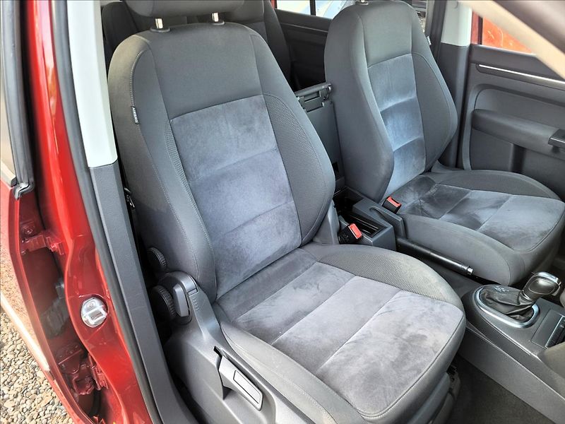 Volkswagen Touran 2,0 Rezervace!,dsg,Highline,ků - fotka 11 z 44