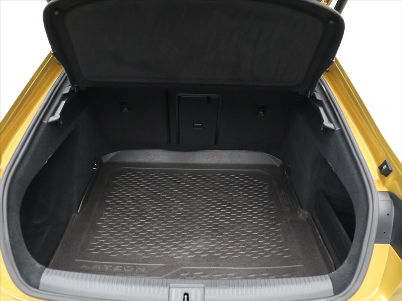 Volkswagen Arteon 2,0 TSI 206kW DSG 4M R-Line - fotka 10 z 37