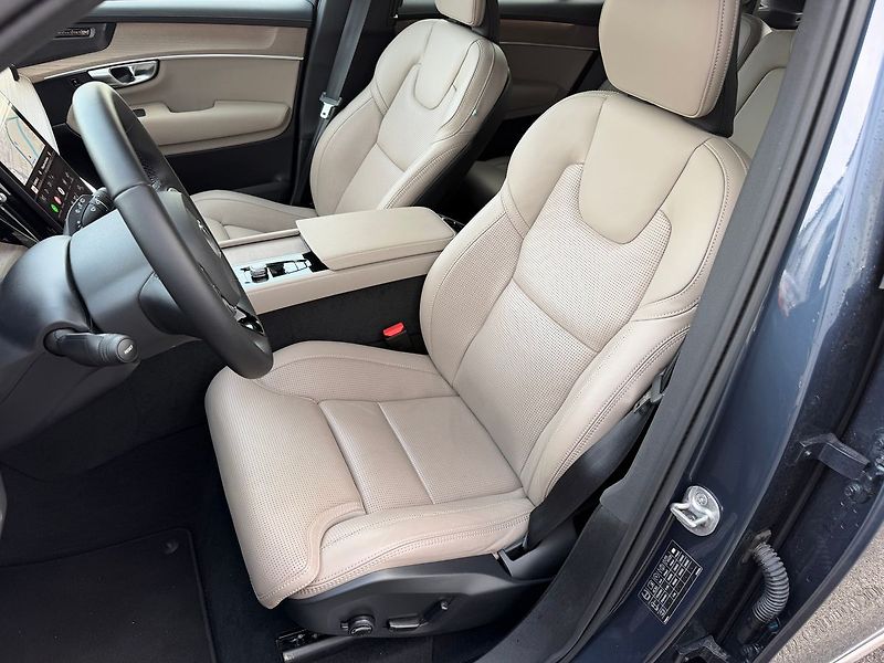 Volvo XC90 T8 PLUS, VZDUCH, 360°, 335kW - fotka 10 z 24