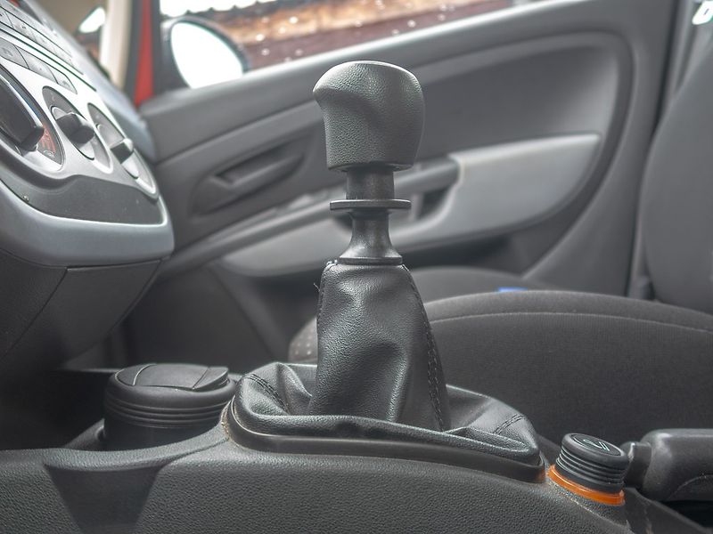 Fiat Grande Punto (2007) 1.4i 2x KOLA – PO SERVISU - fotka 21 z 37