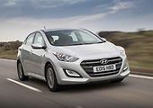 Teprve v poslední generaci se zlepšila odolnost podvozkových dílů a řízení, v lepším stavu je brzdové vedení a motory ztrácejí méně oleje. Přetrvává jen horší účinnost brzd a problémy se světly