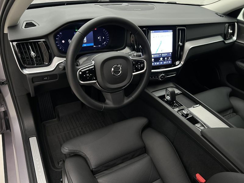 Volvo V60 B4 DARK PLUS 1. maj. - fotka 4 z 41