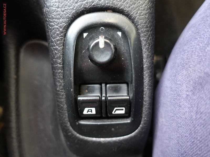 Peugeot 206 (2003) 2.0HDi, Klima - fotka 19 z 21