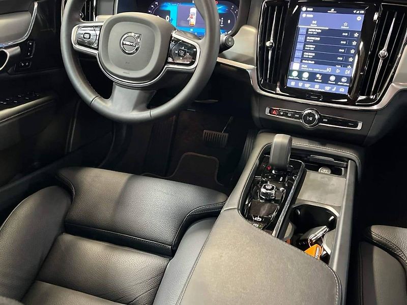 Volvo V90 (2024) B4 AWD diesel Ultimate Auto - fotka 5 z 20