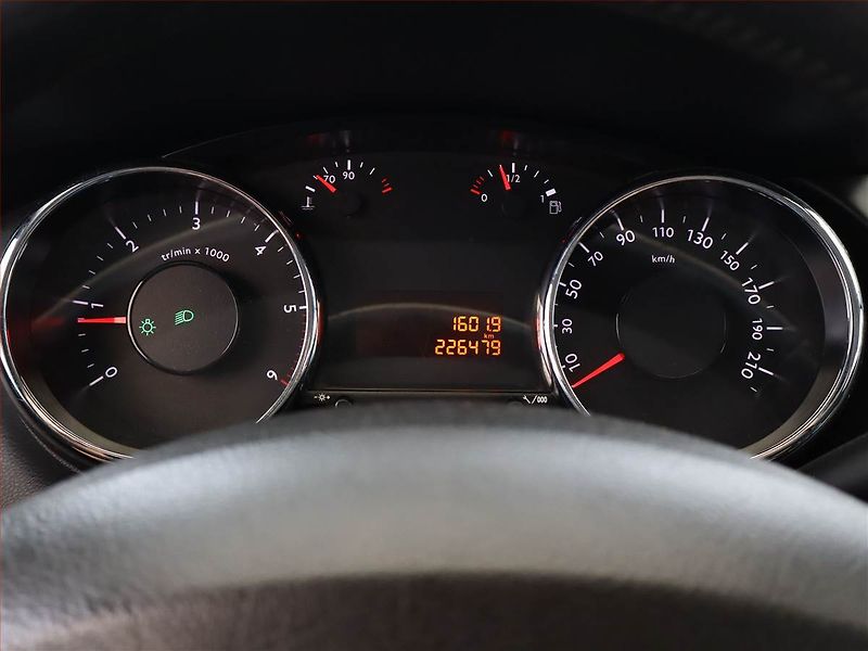 Peugeot 3008 (2010) 1.6 HDi, Tempomat - fotka 9 z 12