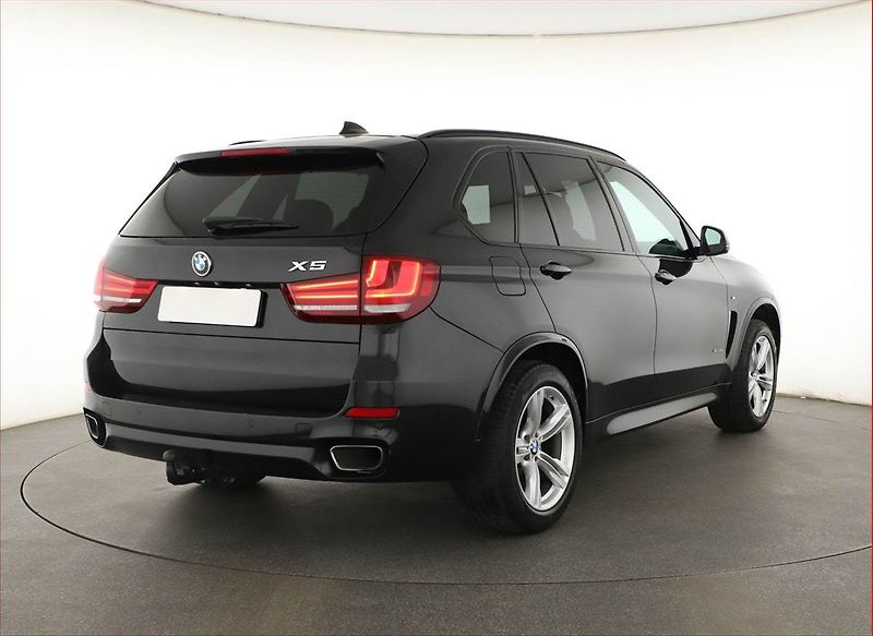 BMW X5 (2017) xDrive30d - fotka 5 z 22