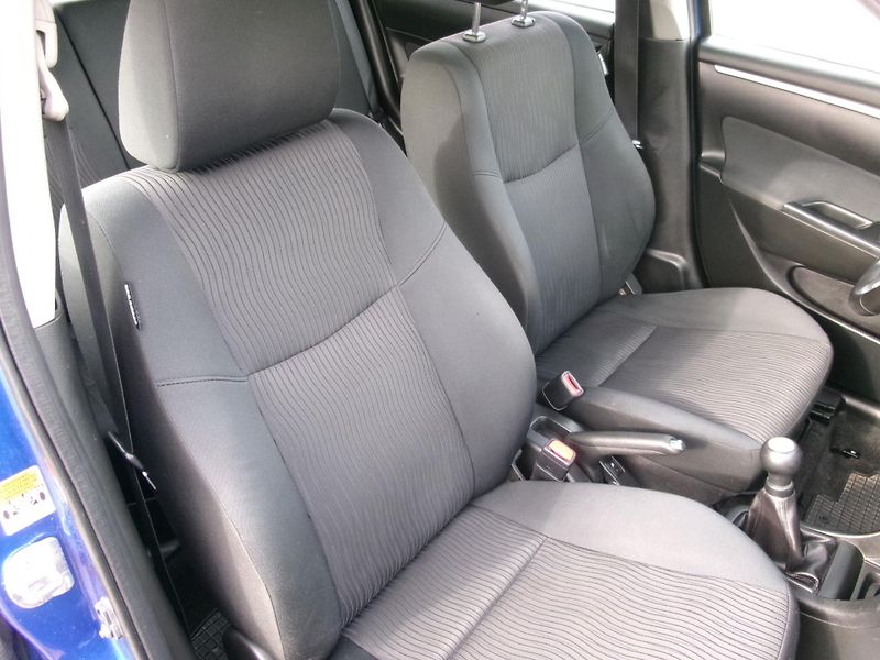 Suzuki Swift (2011) 1,3i KLIMA 4x4 VÝHŘEV USB - fotka 18 z 25
