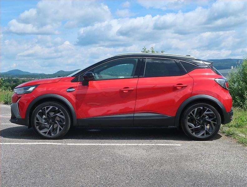 Renault Captur (2025) esprit Alpine E-Tech Full Hybr - fotka 3 z 19