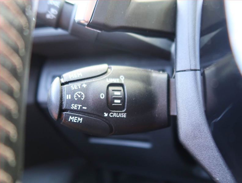 Peugeot 5008 (2020) PureTech 130, Automat, 7 míst - fotka 19 z 21