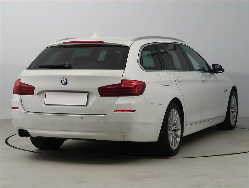 BMW Řada 5 (2015) 530d, Automat, Serv.kniha - fotka 5 z 23