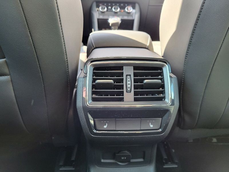 Škoda Karoq Dynamic 1,5TSI 110kW - fotka 29 z 30