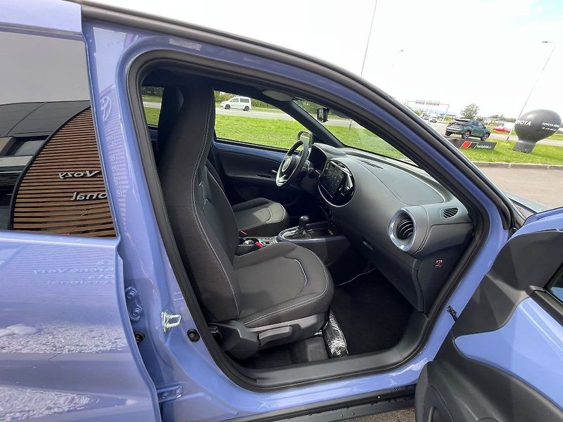 Toyota Aygo 1.5 Hybrid automat Style Smart - fotka 16 z 27