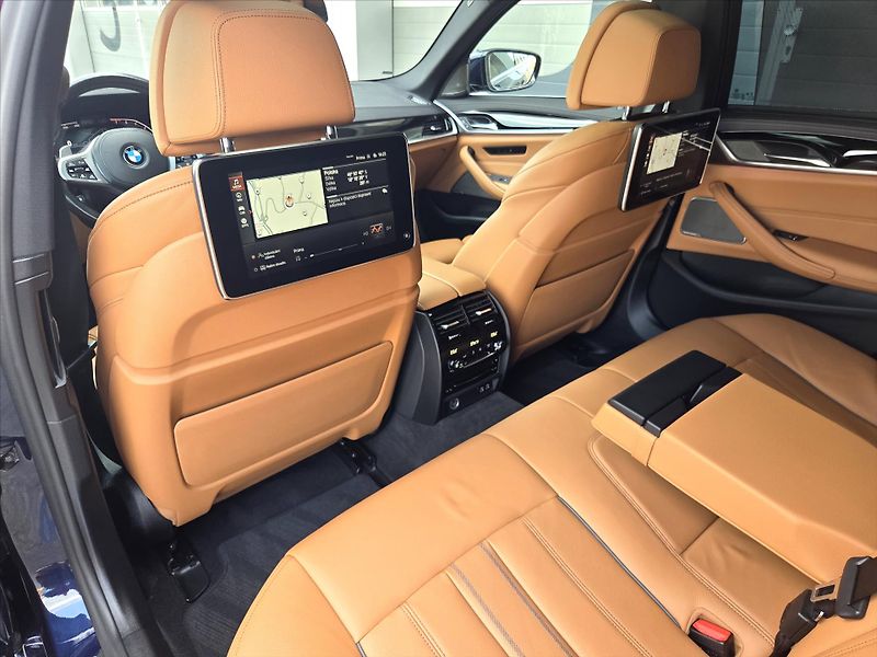 BMW Řada 5 3,0 540i xDrive Luxury Laser H - fotka 12 z 26