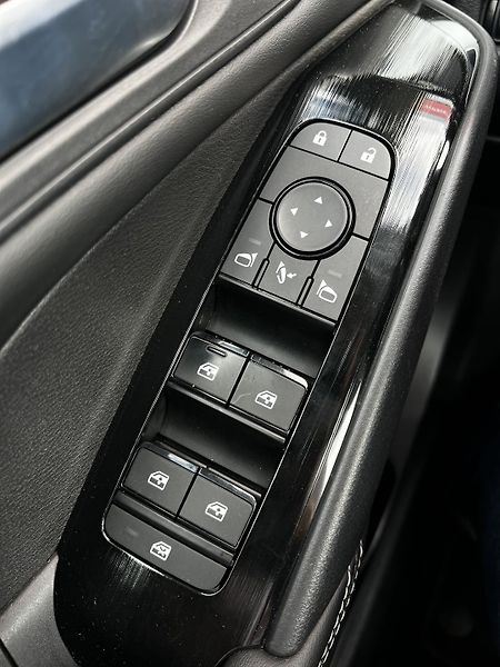 Nissan Qashqai 1.3T 103kW ACC Panorama DPH - fotka 16 z 20