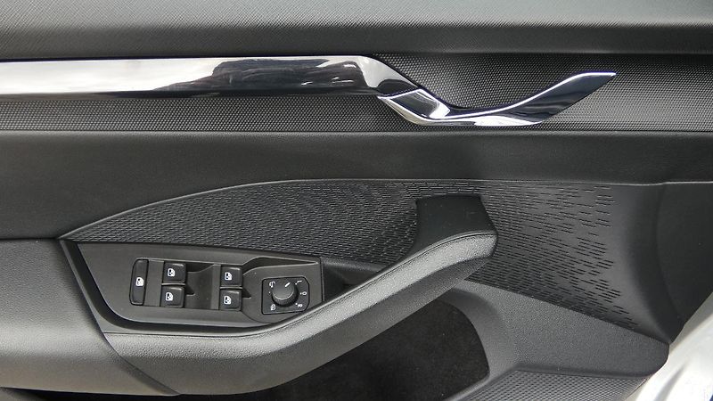 Škoda Octavia 2,0 TDI Ambition - fotka 9 z 22