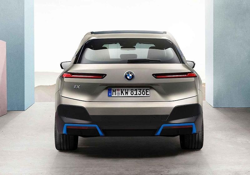 BMW iX