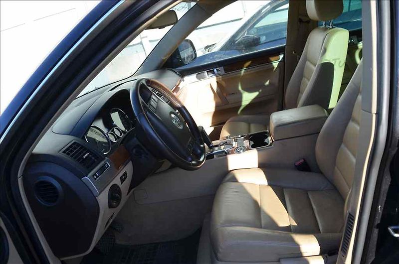 Volkswagen Touareg (2007) 2,5 TDI RS AT - fotka 20 z 23