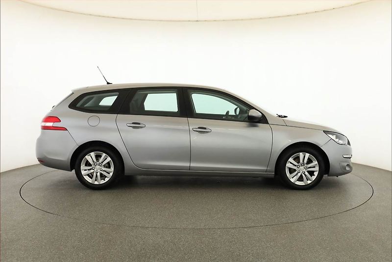 Peugeot 308 (2017) 1.6 BlueHDi, Tempomat - fotka 6 z 19