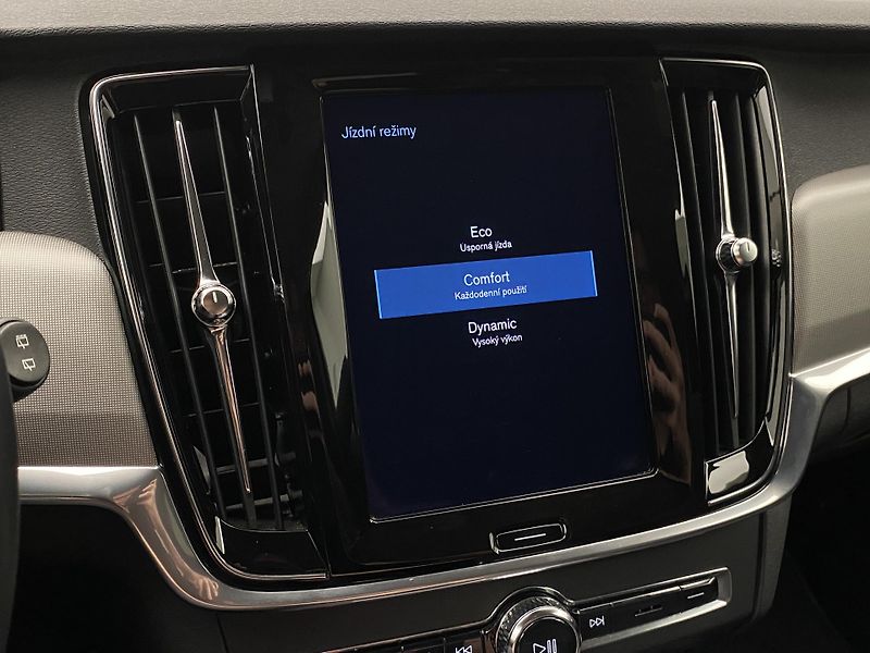 Volvo V90 B4 MOMENTUM AUT  - fotka 41 z 45