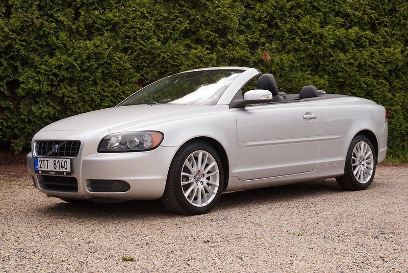 Volvo C70 2.4 D5 MOMENTUM - fotka 8 z 34