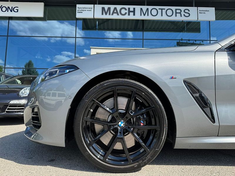 BMW Řada 8 M850i xDrive Cabrio 2025/09 - fotka 14 z 24