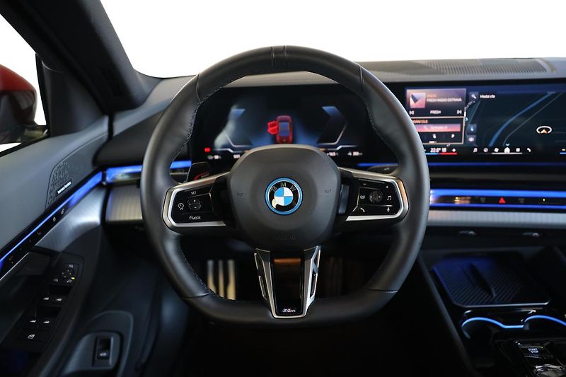 BMW i5 eDrive40 Sedan - fotka 28 z 34