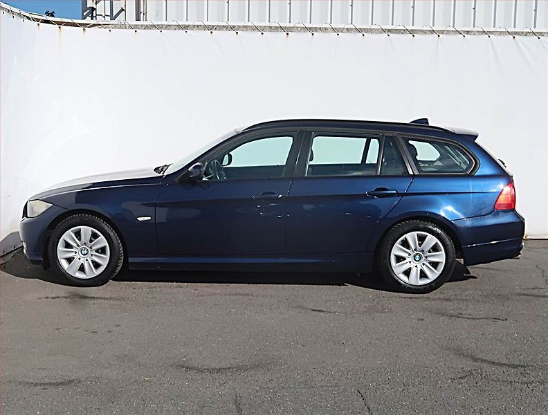 BMW Řada 3 (2011) 318 i, Automat, Serv.kniha - fotka 3 z 22