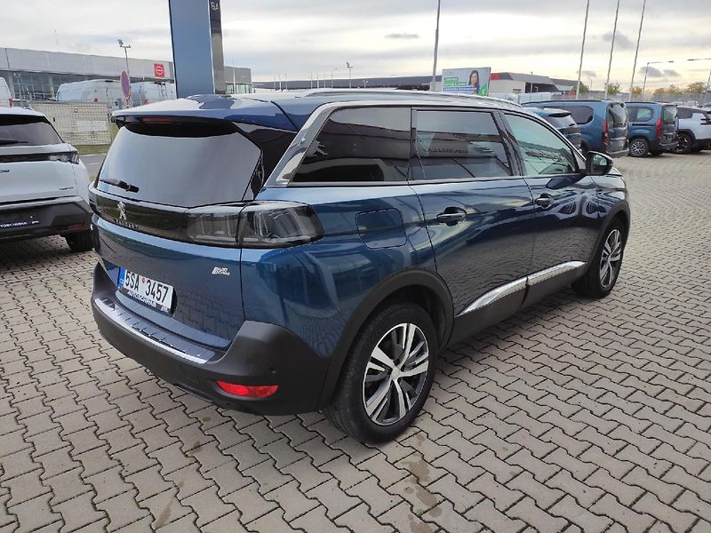 Peugeot 5008 (2021) ALLURE 1.2 MAN6 130k TZ DPH - fotka 4 z 34