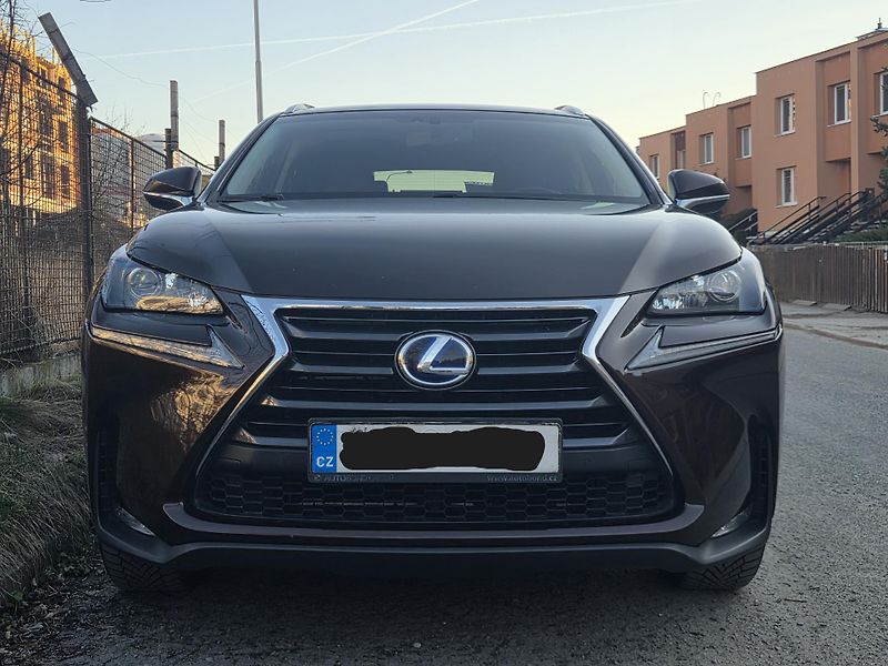 Lexus NX 300h (2016) - fotka 4 z 17