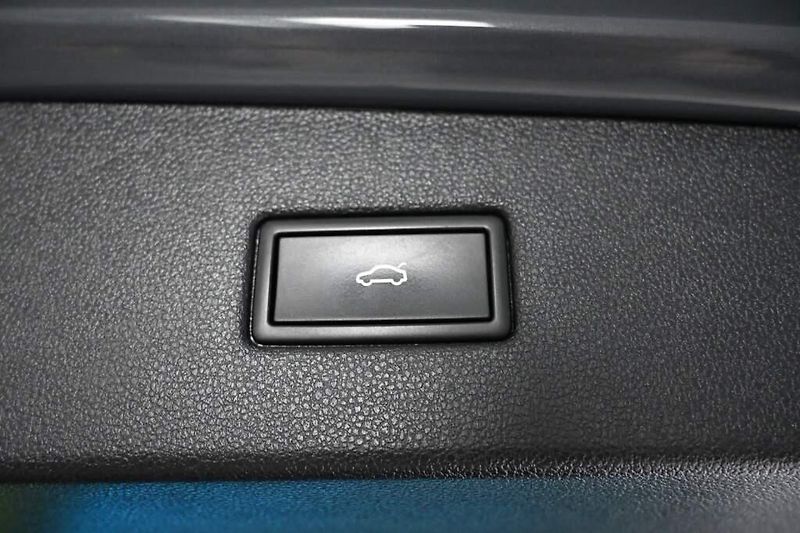 Volkswagen Tiguan (2023) 2.0 Matrix LED Tažné Kamera AC - fotka 26 z 38