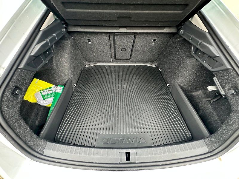 Škoda Octavia (2024) 1.5 TSI 110kW MHEV Top Selecti - fotka 24 z 26