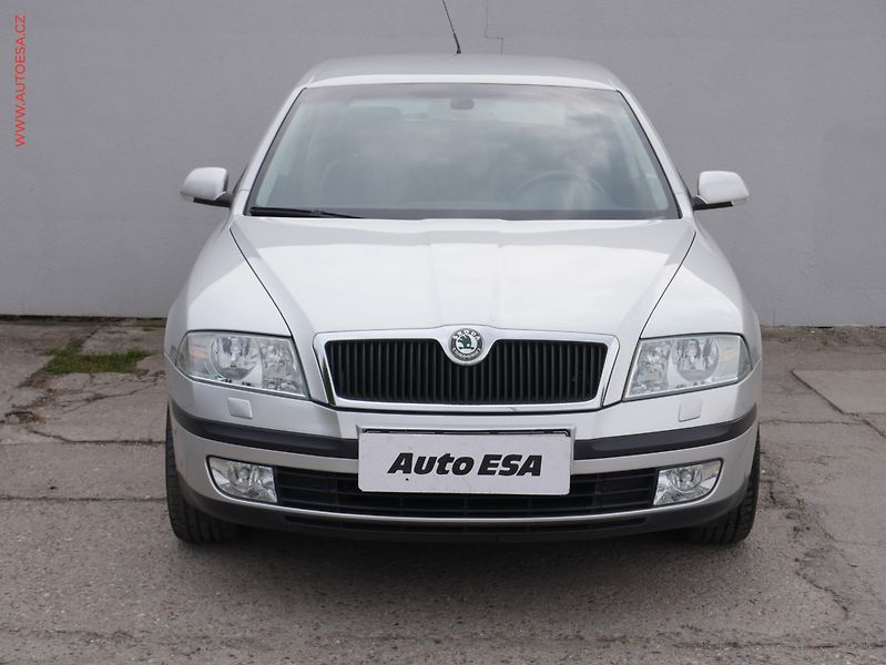 Škoda Octavia (2006) 2.0 FSI, nez.topení - fotka 2 z 20