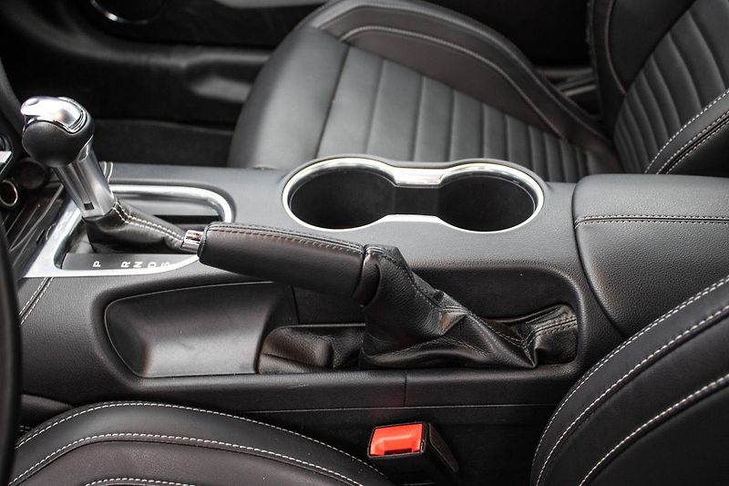 Ford Mustang - fotka 32 z 45
