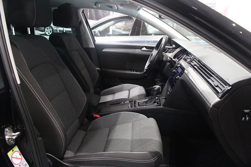 Volkswagen Passat (2023) 110kW, Tažné, Nezávislé topení - fotka 17 z 34